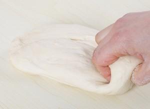 手工揉面的详细过程,赶快看看吧