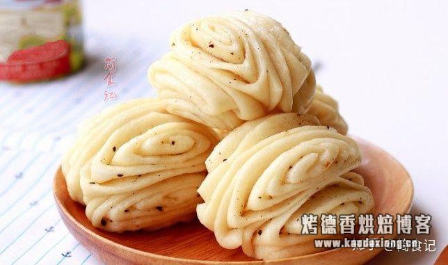 蒸馒头时,万不可只加酵母,再多加5克它,馒头更蓬松,更暄软