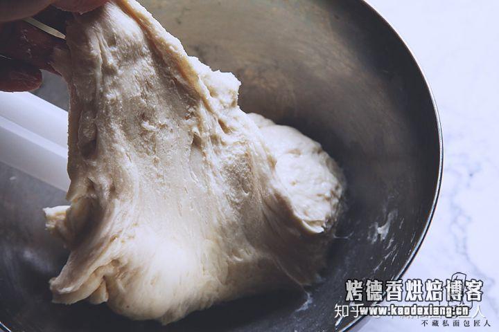 面团揉面的几个阶段?用了这个方法揉面后,时间缩短了,面温也好控制了!