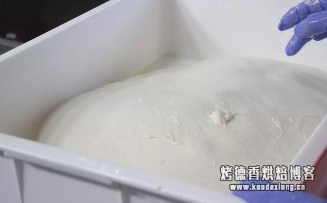 面包发酵的讲究:直接法与中种法的大差别