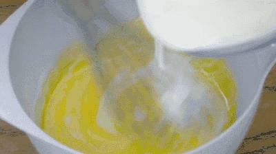 【蛋糕教程】酸奶蛋糕的做法,一个纸杯就搞定