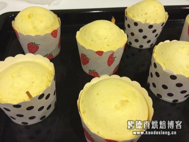 “小葱轻食记”——纸杯蛋糕:网红蛋糕其实很简单!