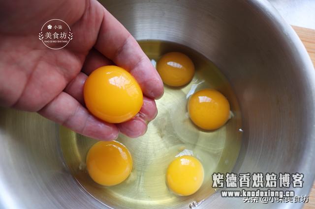 晒晒我家戚风蛋糕,掌握2个关键点,松软不塌陷,出炉瞬间被扫光