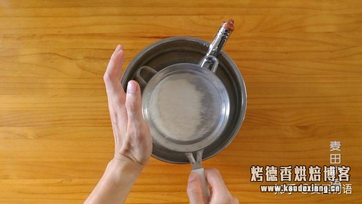 为了做好这个戚风蛋糕,我用了一整箱鸡蛋,从此告别凹底和塌陷