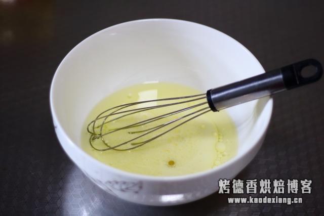 8寸戚风蛋糕的做法,适合烘焙新手制作,口感细腻绵软,零失败
