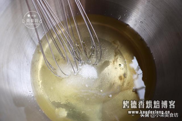 晒晒我家戚风蛋糕,掌握2个关键点,松软不塌陷,出炉瞬间被扫光