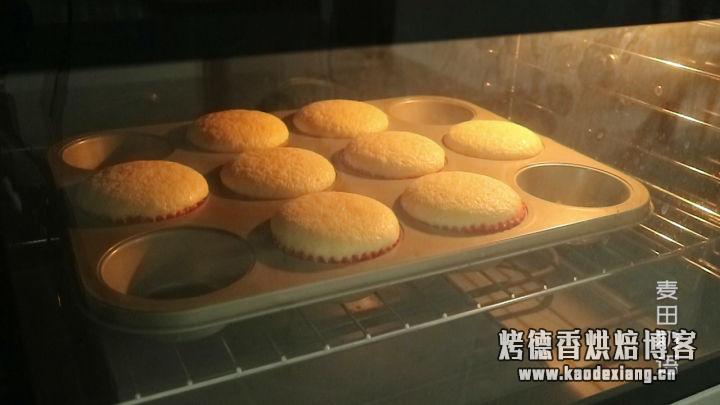简单快速的海绵纸杯蛋糕,不裂不塌成功率超高