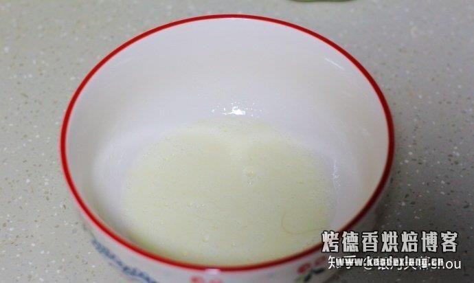 【蛋糕教程】教你用3个鸡蛋做12个杯子蛋糕,无添加