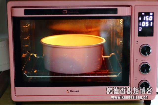 8寸戚风蛋糕的做法,适合烘焙新手制作,口感细腻绵软,零失败