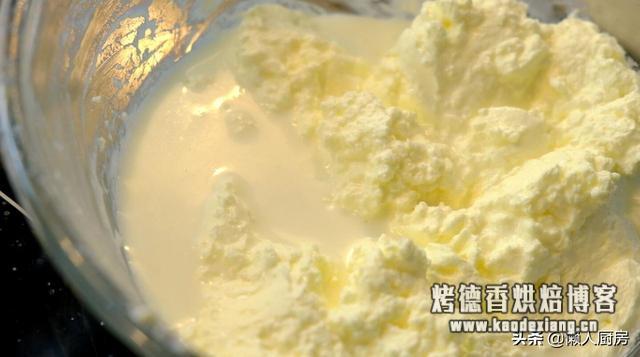 你知道黄油是怎么做的吗?其实做法很简单,一盒淡奶油就搞定