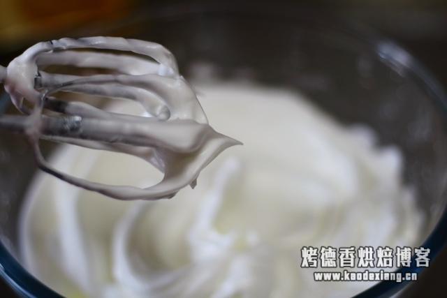 8寸戚风蛋糕的做法,适合烘焙新手制作,口感细腻绵软,零失败