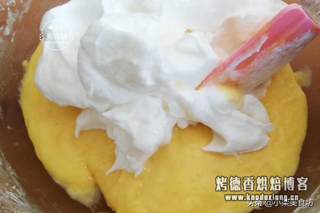 晒晒我家戚风蛋糕,掌握2个关键点,松软不塌陷,出炉瞬间被扫光