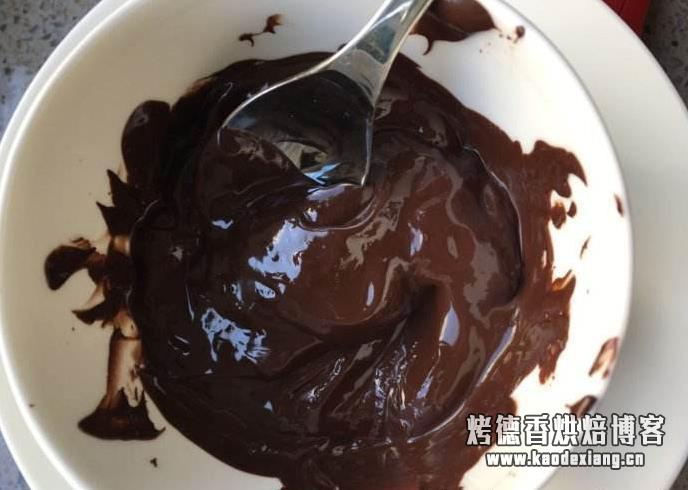 比戚风蛋糕更简单更口感细腻的巧克力海绵蛋糕做法来啦