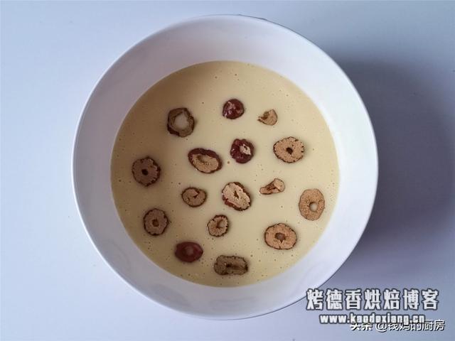 分享何炅老师的快手蒸蛋糕,配方比例超详细,新手也能一次做成功