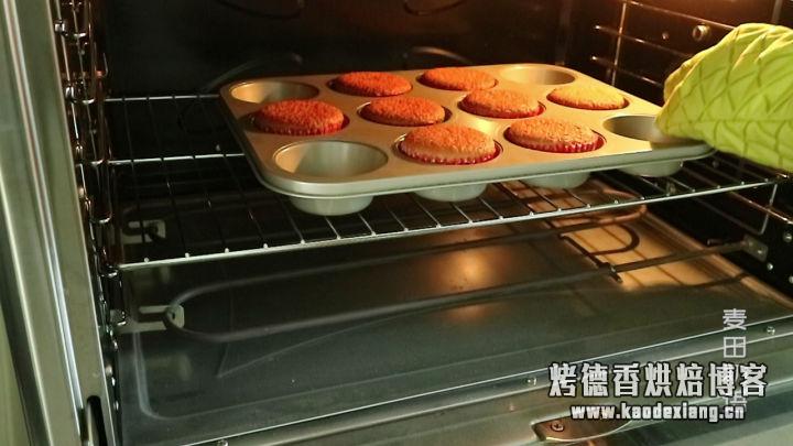简单快速的海绵纸杯蛋糕,不裂不塌成功率超高