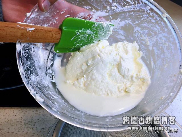 你知道黄油是怎么做的吗?其实做法很简单,一盒淡奶油就搞定
