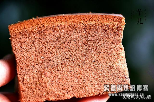 教你做巧克力古早味蛋糕,黄金比例配方,不缩不塌,棉花一般柔软
