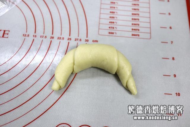 用剩下的淡奶油再也不发愁了,记住这个配方,天天有柔软面包吃