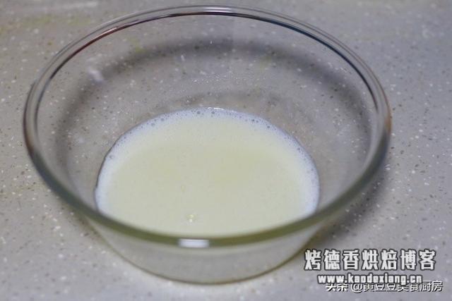 推荐给零基础烘焙爱好者学习的一款蛋糕做法,口感松软细腻