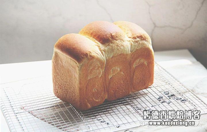 面团揉面的几个阶段?用了这个方法揉面后,时间缩短了,面温也好控制了!