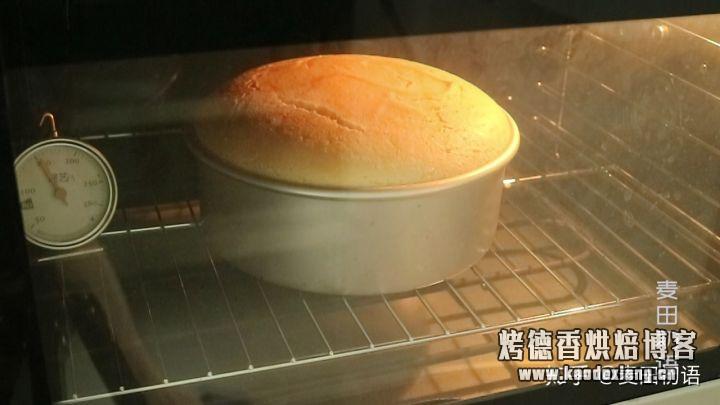 为了做好这个戚风蛋糕,我用了一整箱鸡蛋,从此告别凹底和塌陷
