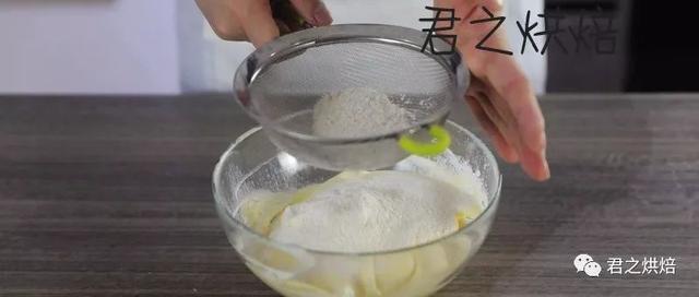 经典分蛋蜂蜜海绵蛋糕，只需四种材料