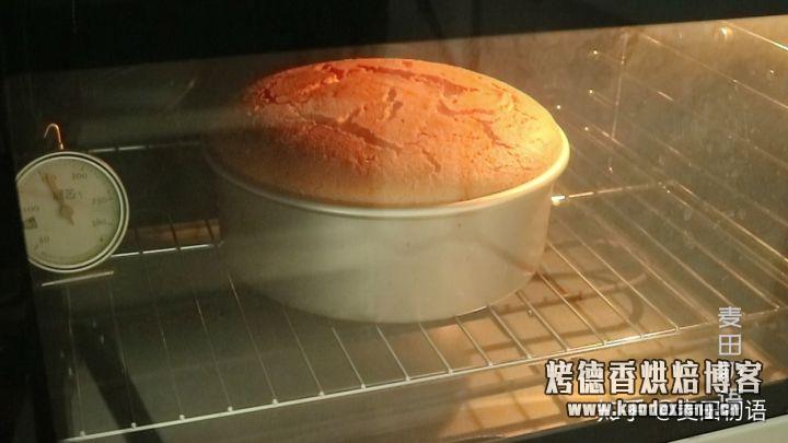 为了做好这个戚风蛋糕,我用了一整箱鸡蛋,从此告别凹底和塌陷
