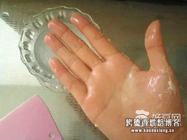 不用面包机如何揉面团能揉出手套膜?