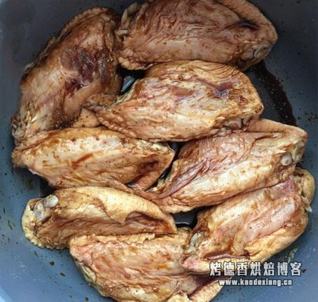 微波炉鸡翅的做法简单窍门，微波炉烤鸡翅要做的外酥脆里滑嫩，这些诀窍一定能帮到你！