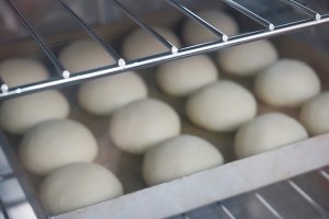 ?超简单快手，柔软拉丝，一次发酵，牛奶小餐包