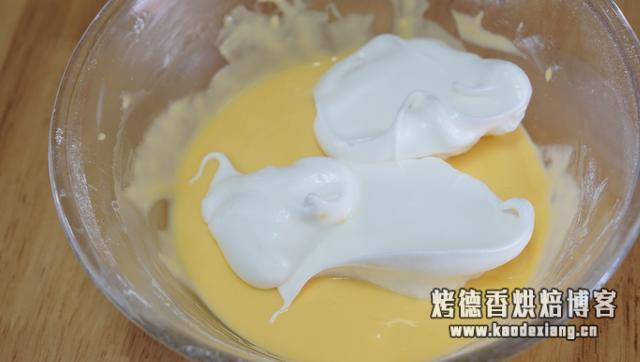 为什么戚风蛋糕总是失败?和海绵蛋糕有什么区别,看完这篇就懂了