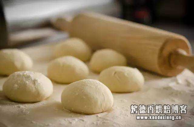 做面包时候如何控制长时间发酵的稳定性和效果?