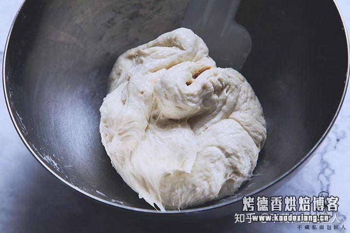 面团揉面的几个阶段?用了这个方法揉面后,时间缩短了,面温也好控制了!