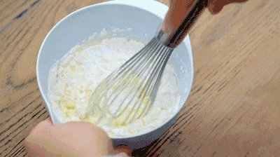 【蛋糕教程】酸奶蛋糕的做法,一个纸杯就搞定