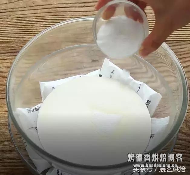 烘焙小课堂│如何打发淡奶油？