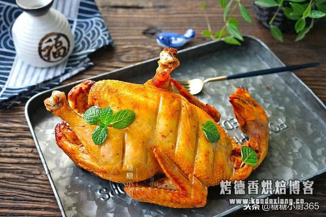 微波炉烤整鸡多长时间?烤鸡别出去买了,一袋酱料腌一腌,自己就能烤,香的直流口水