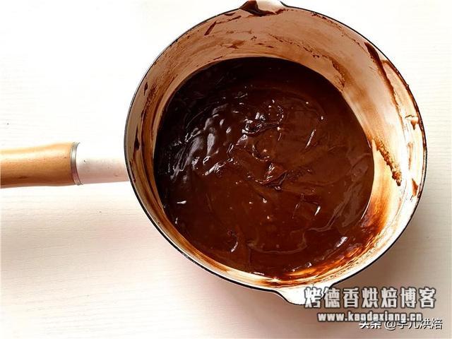教你做巧克力古早味蛋糕,黄金比例配方,不缩不塌,棉花一般柔软