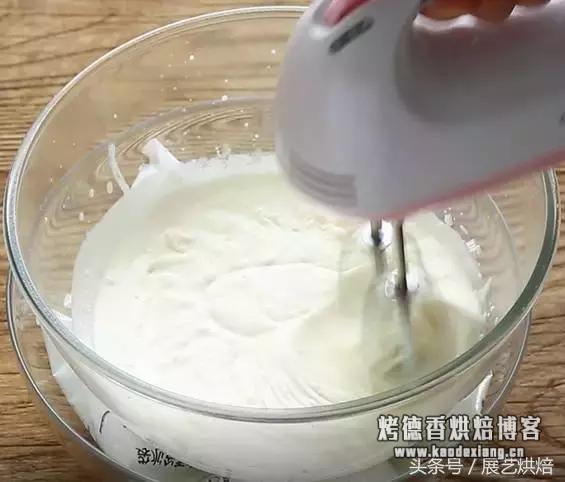 烘焙小课堂│如何打发淡奶油？
