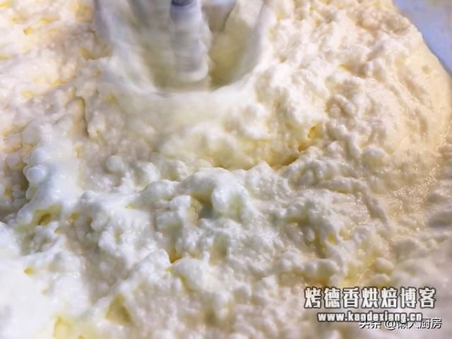 你知道黄油是怎么做的吗?其实做法很简单,一盒淡奶油就搞定