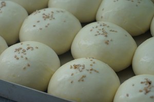 ?超简单快手，柔软拉丝，一次发酵，牛奶小餐包