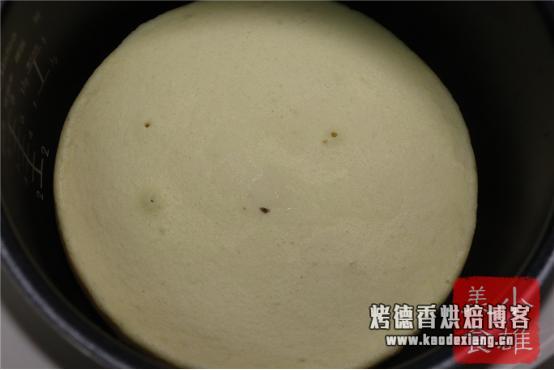 一个矿泉水瓶做“电饭锅蛋糕”，5分钟打发，松软好吃，一看就会