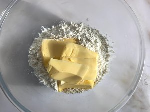 蛋黄酥，只需松弛一次的做法，适合新手 制作方法