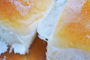 ?超简单快手，柔软拉丝，一次发酵，牛奶小餐包