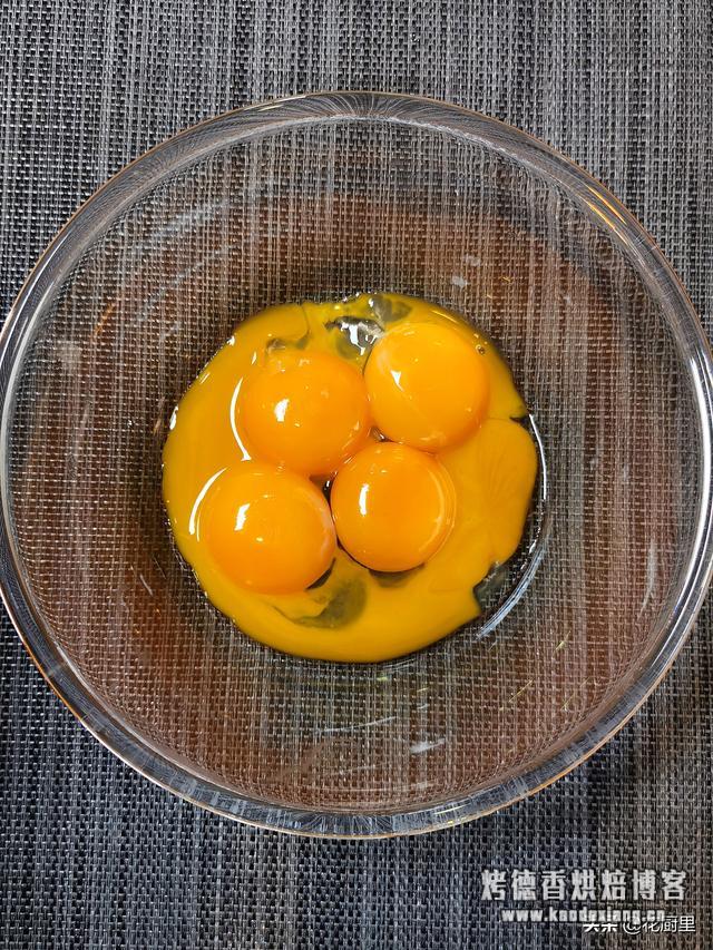 戚风蛋糕,最正确的比例和方法,一步步按照做,就能既松软又香甜