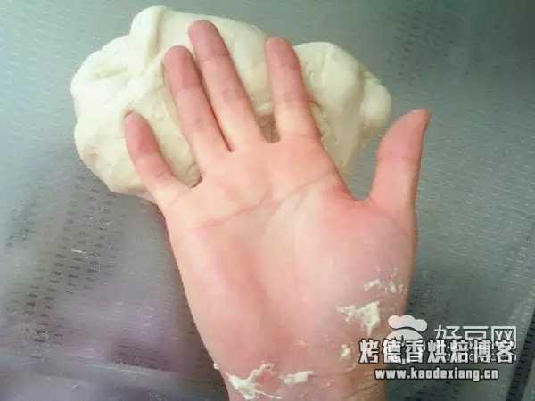 不用面包机如何揉面团能揉出手套膜?