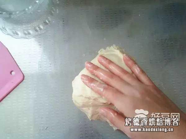 不用面包机如何揉面团能揉出手套膜?