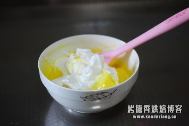 8寸戚风蛋糕的做法,适合烘焙新手制作,口感细腻绵软,零失败