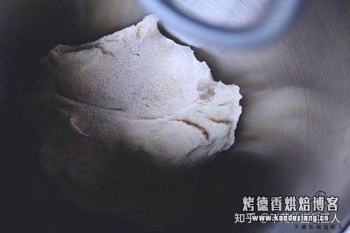 面团揉面的几个阶段?用了这个方法揉面后,时间缩短了,面温也好控制了!