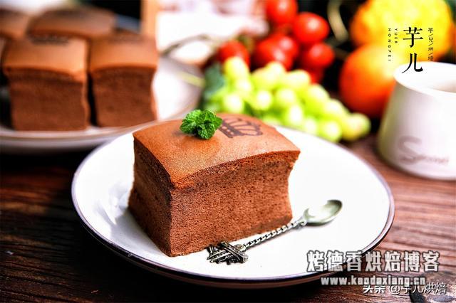 教你做巧克力古早味蛋糕,黄金比例配方,不缩不塌,棉花一般柔软