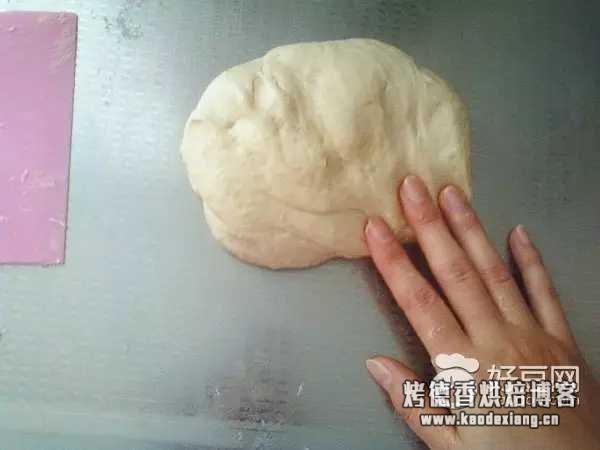 不用面包机如何揉面团能揉出手套膜?